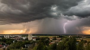 IMGW ostrzega. Wieczorem i w nocy burze nad powiatem pilskim
