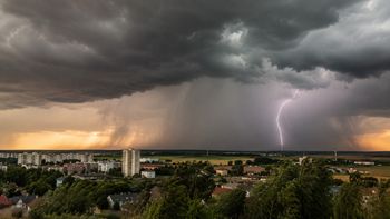 IMGW ostrzega. Wieczorem i w nocy burze nad powiatem pilskim