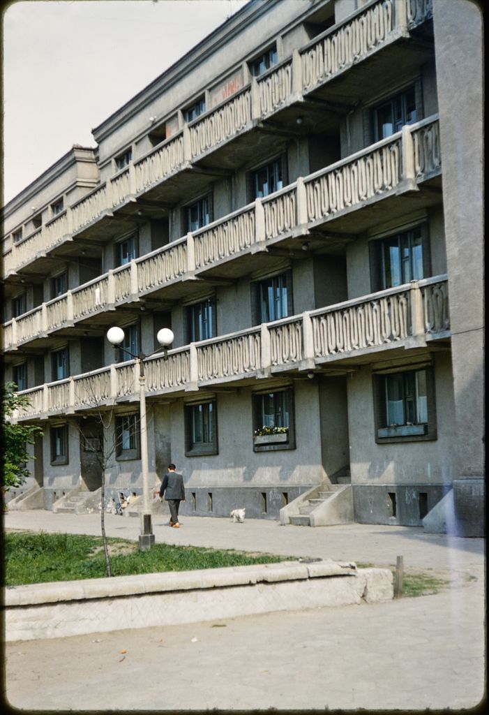 Nostalgiczna Warszawa lat 50. na nieznanych, kolorowych zdjęciach profesora z USA 31