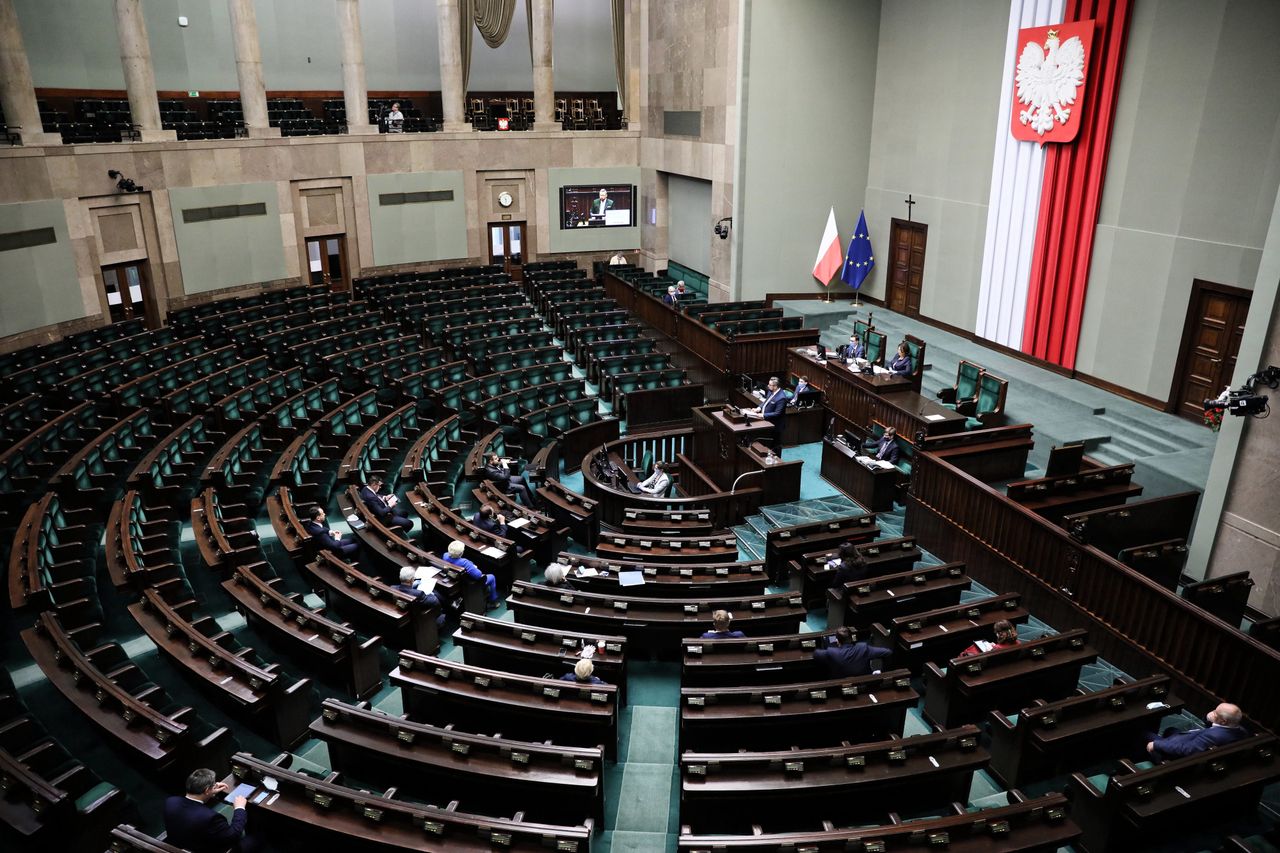 Najnowszy sondaż parlamentarny oraz ocena rządu i prezydenta