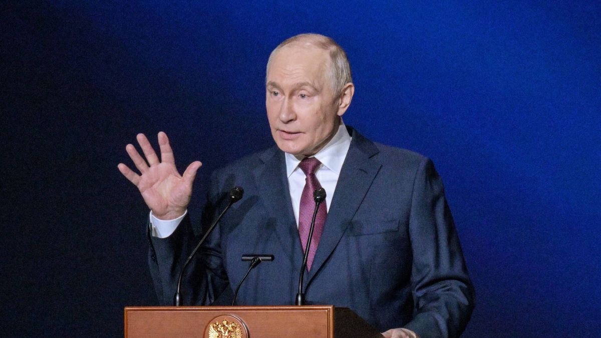 Archiwum zagraniczne East News 2026-10
Russia Putin Theatre Workers Union 9270763 22.10.2026 Russian President Vladimir Putin delivers a speech at a ceremony marking the 10th Congress and the 150th anniversary of the Union of Theatre Workers of Russia at the Bolshoi Theatre in Moscow, Russia. Alexey Nikolskiy / Sputnik Moscow Russia PUBLICATIONxINxGERxSUIxAUTxESTxLTUxLATxNORxSWExDENxNEDxPOLxUKxAUSxONLY Copyright: xAlexeyxNikolskiyx
IMAGO/Alexey Nikolskiy