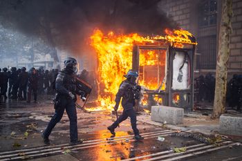 Francja próbuje opanować sytuację. Marsylia zakazuje demonstracji