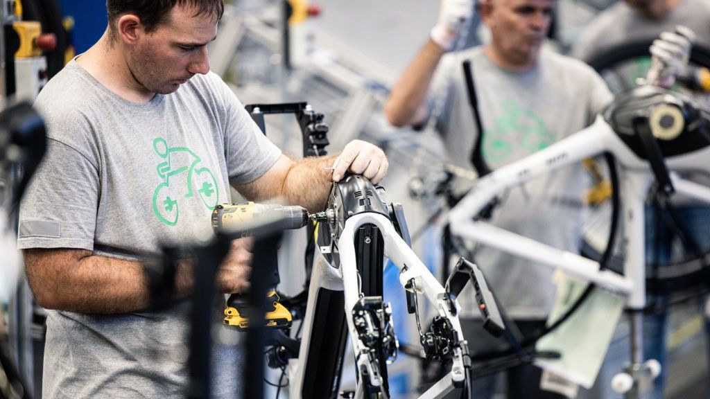 E-Bike Production at Accell Hunland Kft
Bloomberg
fabrication, city transport, ebike, e-bikes, laborer, employment, hungarian, manufacture, ebikes, electric bikes, work, european, bike, bicycles, e-bike, worker, labor market, jobs, euro members, business news, labor, labour, e.u., eu, emea, transportation and logistics, industries, evs - electric vehicles