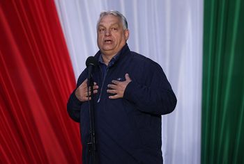 Upada imperium medialne Viktora Orbana. "Fabryka kłamstw"