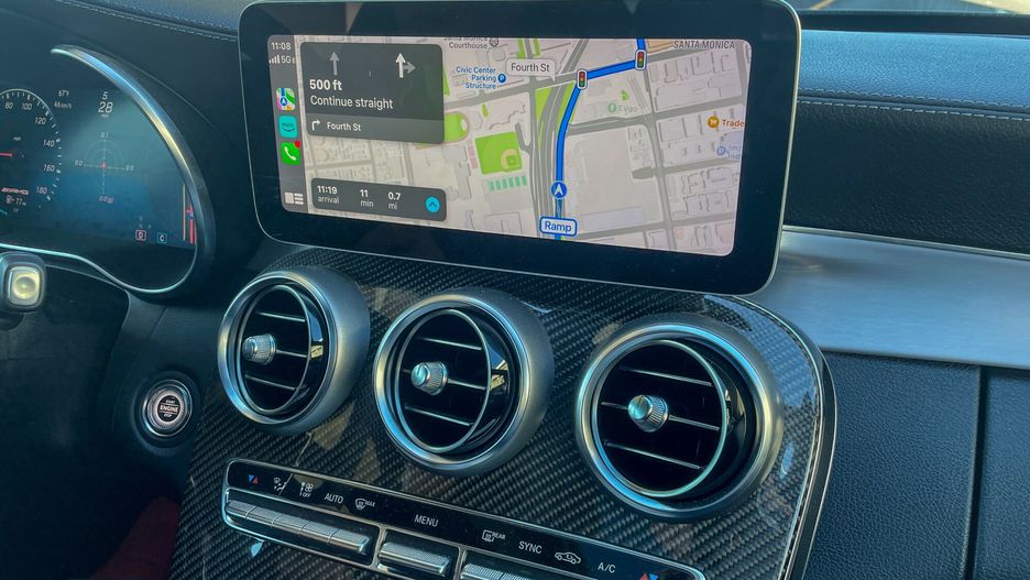 Wojtek Laski - r�?ne 2
Fot. Wojtek Laski/East News Los Angeles, USA, 06.11.2022. Nawigacja satelitarna w samochodzie marki Marcedes.
Wojtek Laski