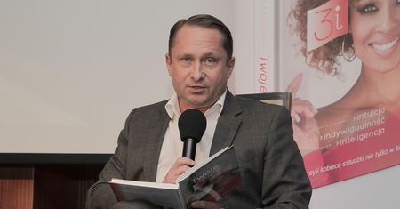 Nocny wpis Kamila Durczoka. Internauci są zaniepokojeni. Dziwna sprawa