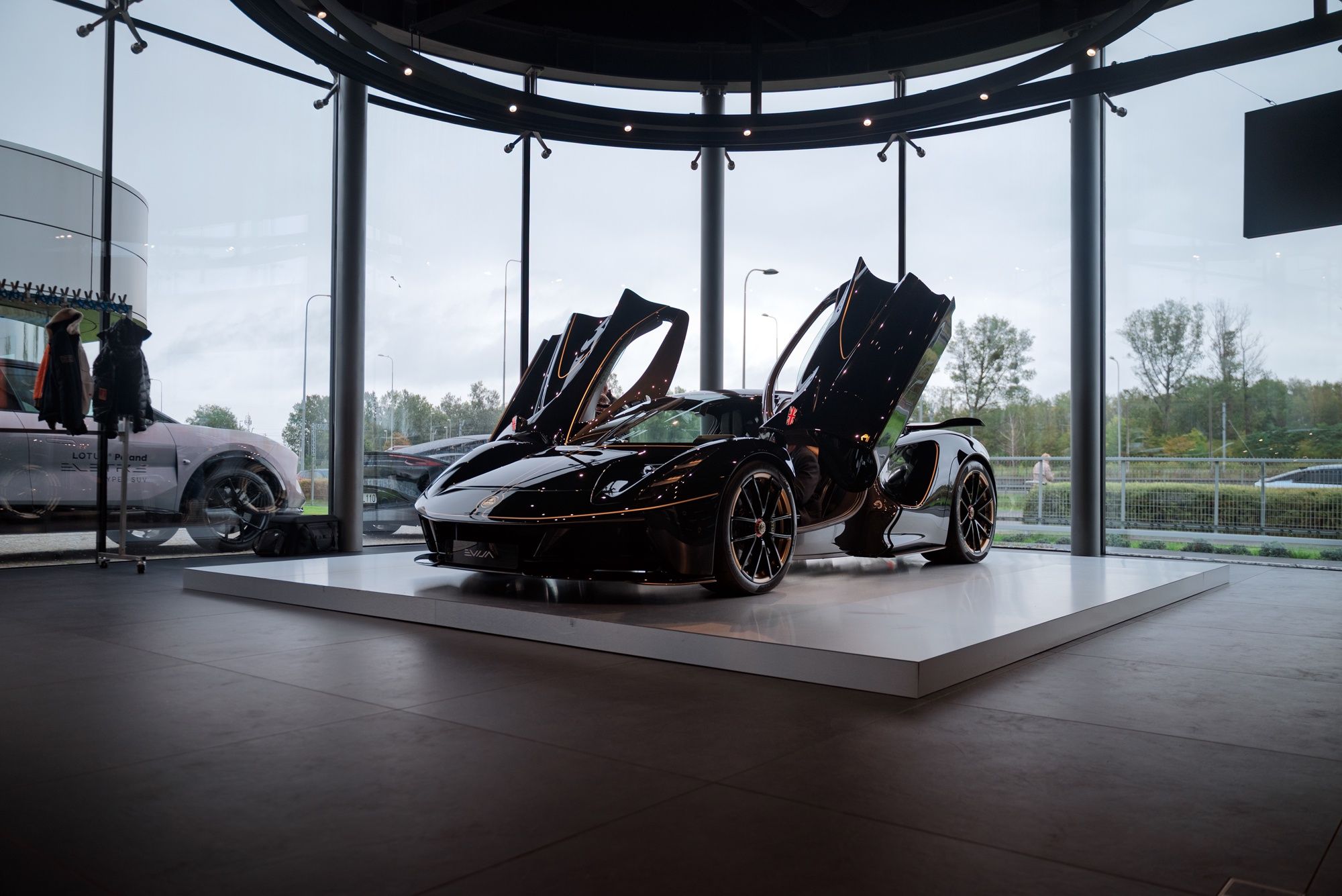 Otwarcie salonu Lotus Warszawa