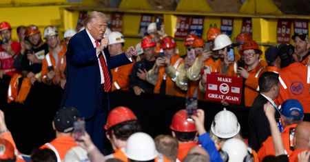 "Nikt nie będzie mógł tego uniknąć". Trump zapowiada podwojenie ceł na stal