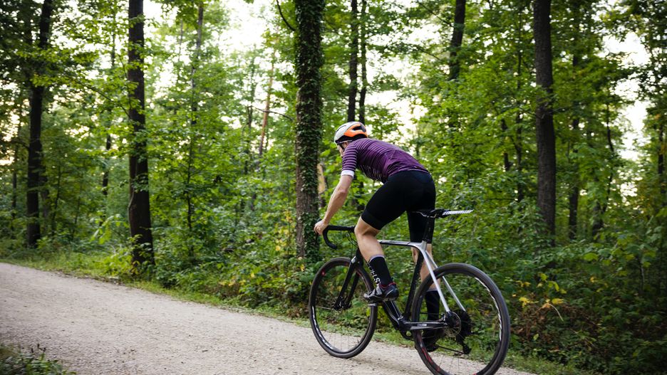 Gravel to szybki, wszechstronny i komfortowy rower.