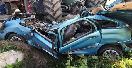 Tragiczny wypadek. Ciągnik zmiażdżył citroena