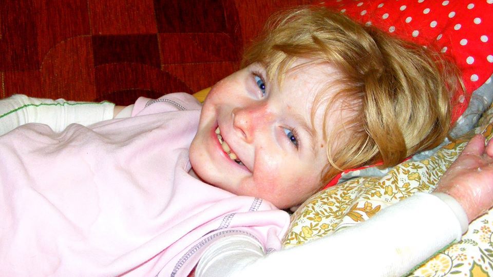 Zuzia, dziewczynka w skórze utkanej z cierpienia