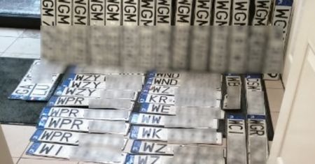 Grodzisk Mazowiecki. Kierowcy gubią części samochodu w kałużach