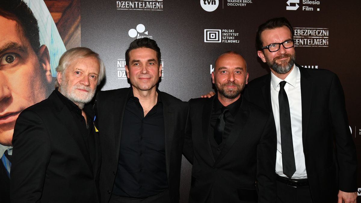 WARSAW, POLAND - 2022/01/19: Actors Andrzej Seweryn (L) Marcin Dorocinski (2L) Wojciech Mecwaldowski (3L) Tomasz Kot (R) attend the ceremonial premiere of the film "Dangerous Gentlemen" directed by Marcin Kawalski took place at Cinema City in Warsaw. (Photo by Alex Bona/SOPA Images/LightRocket via Getty Images)