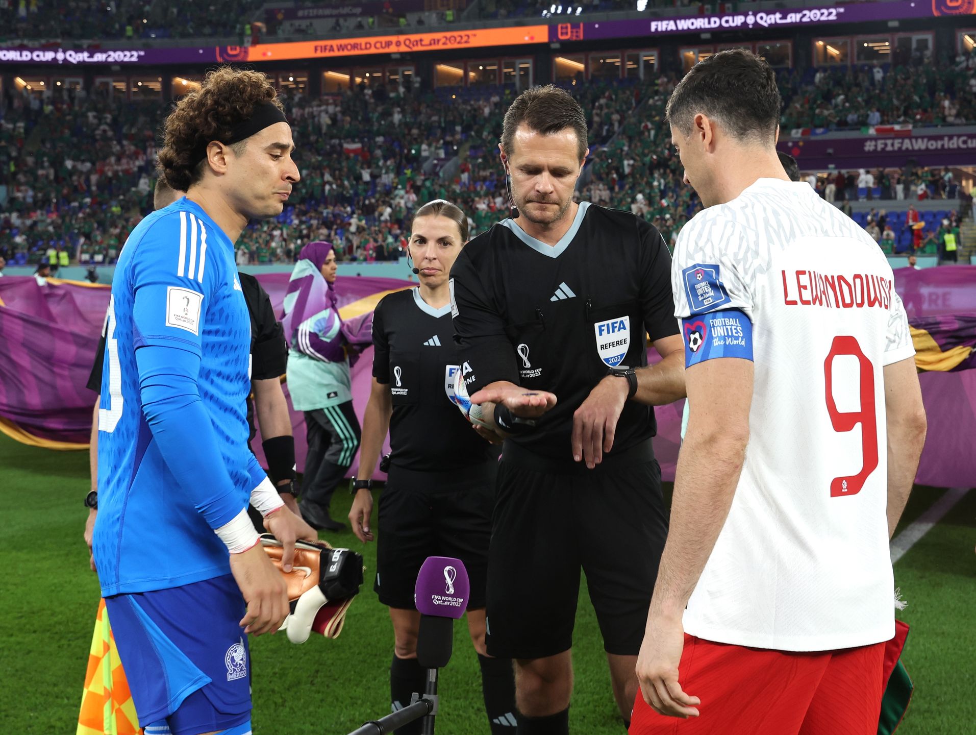 Robert Lewandowski i Guillermo Ochoa