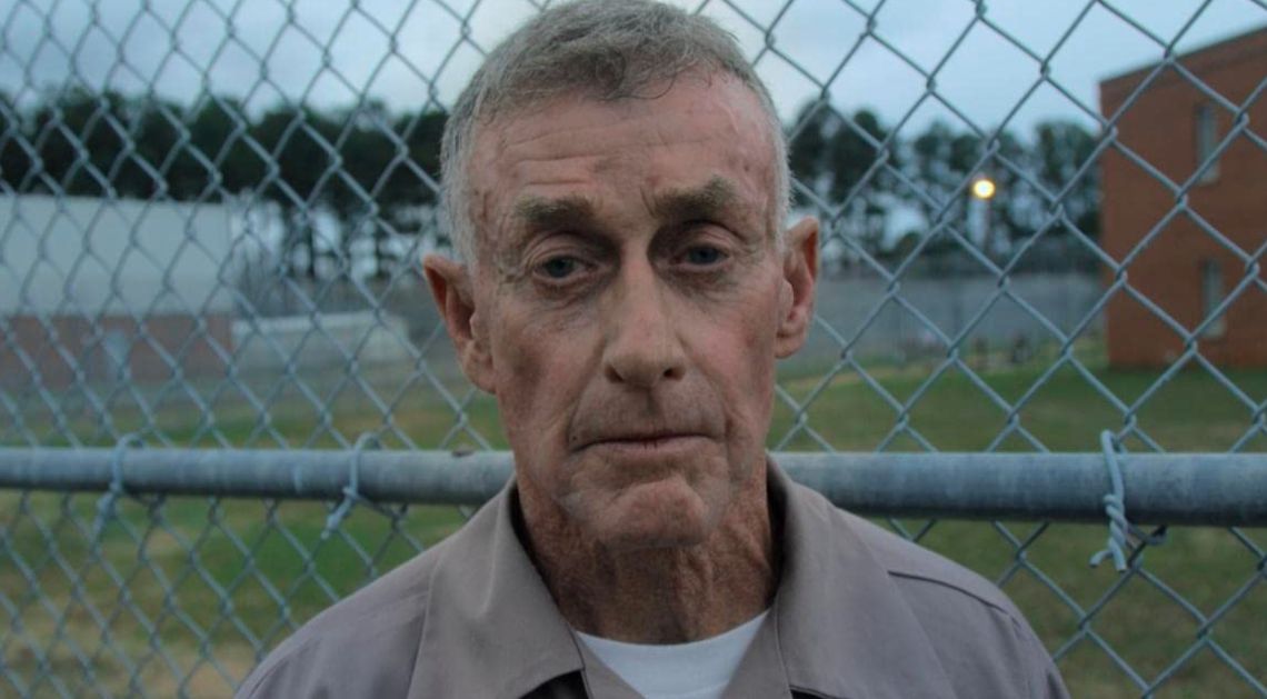 Michael Peterson ma dziś 77 lat. W 2019 r. ukazały się jego wspomnienia pt. "Behind the Staircase"