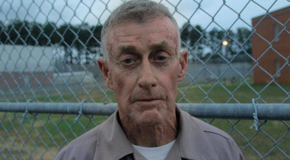 Michael Peterson ma dziś 77 lat. W 2019 r. ukazały się jego wspomnienia pt. "Behind the Staircase"