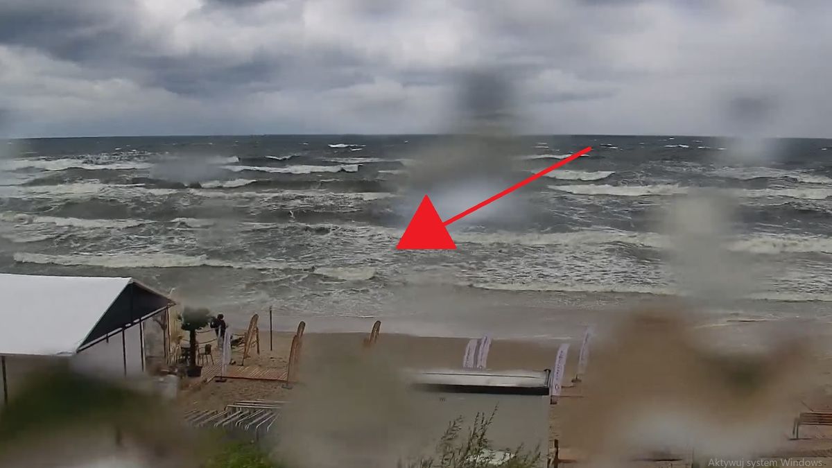 Poruszenie na plaży w Stegnie. Sztorm sieje spustoszenie