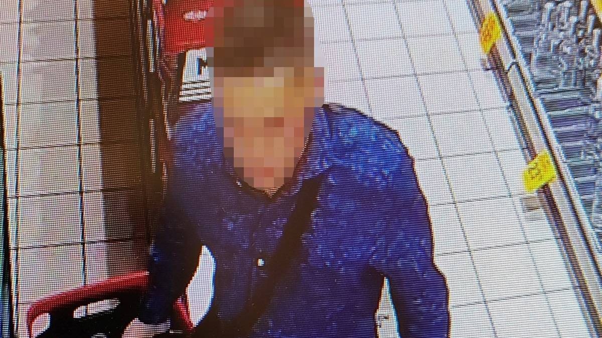 Wizerunek młodego mężczyzny, który okradł sklep Biedronka w Lublinie