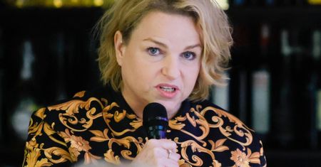 "Puszczę go w skarpetach". O relacji z byłym mężem mówi jednoznacznie