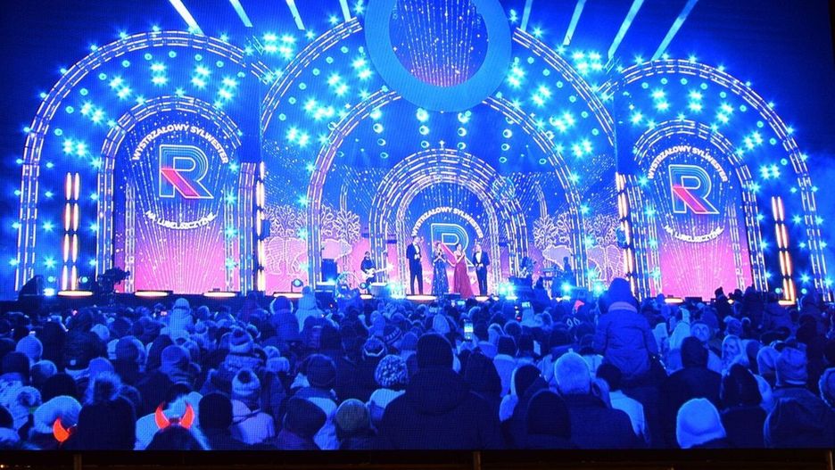 W ubiegłym roku sylwestrowa impreza z TV Republika odbyła się na Placu Łuczkowskiego i przyciągnęła tysiące osób,