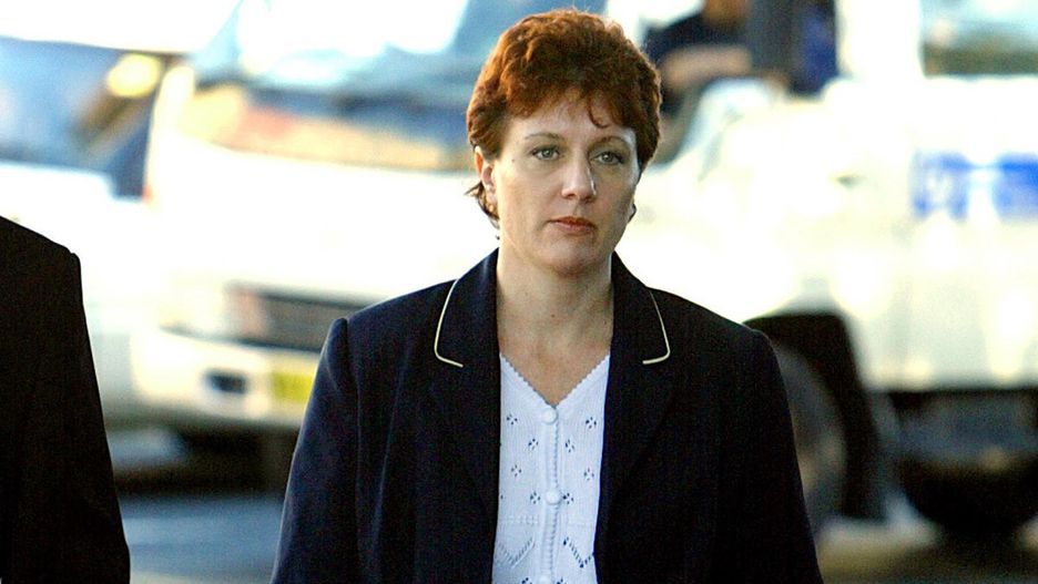 Kathleen Folbigg wchodzi do Sądu Najwyższego w Nowej Południowej Walii