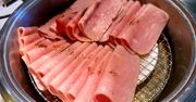 Tych wędlin unikaj. Polacy lubią je na kanapce, ale rzadko patrzą na skład