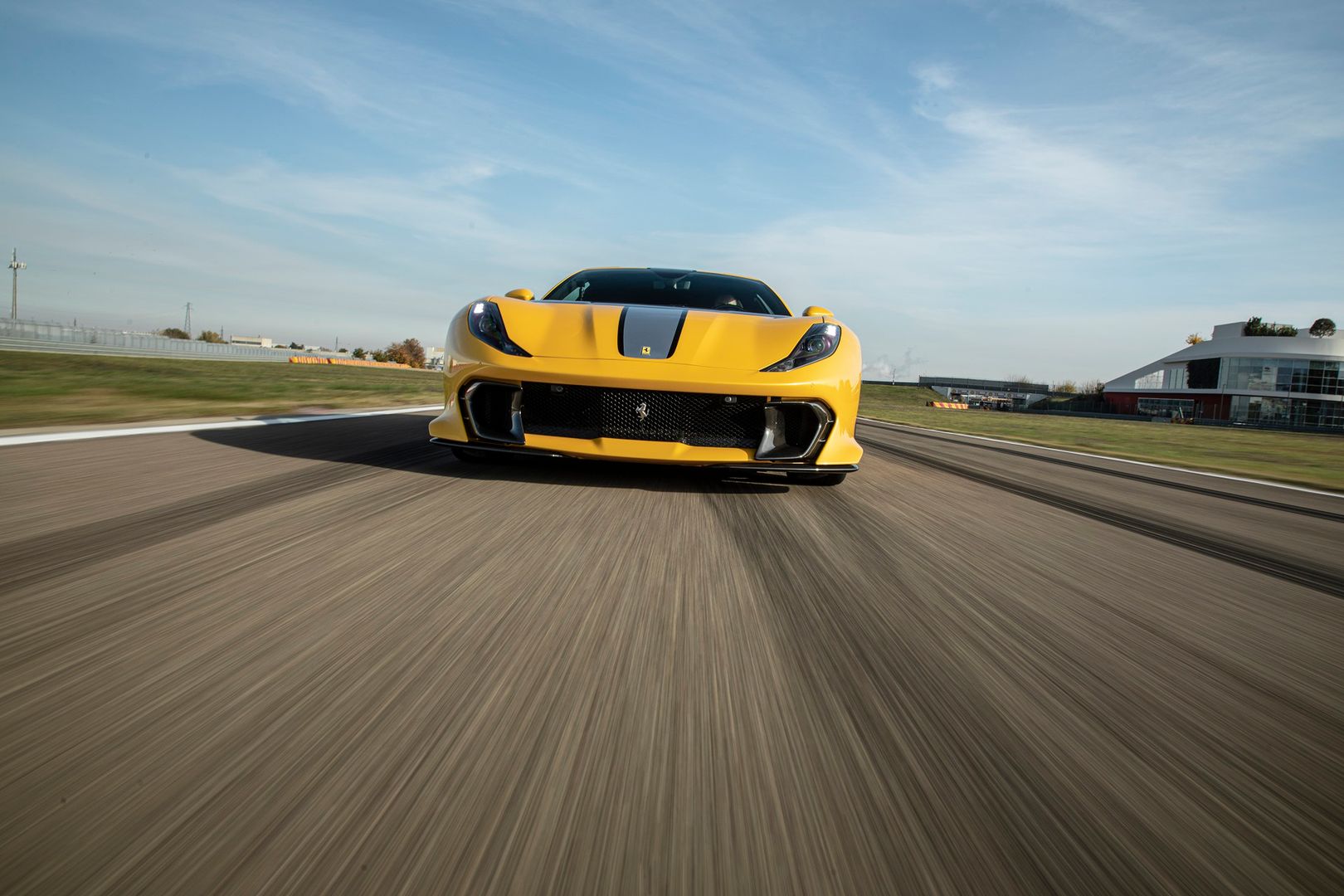 Ferrari 812 Competizione (2021)