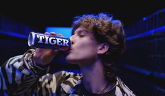 Tiger Energy Drink wraca z nową kampanią, Wojtek Sokół w reklamie