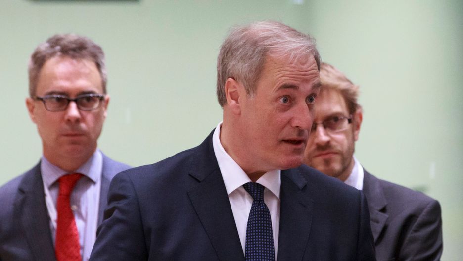 Dymisji Batesa nie przyjęła premier May