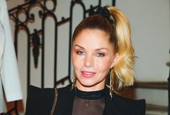 Ewa Szabatin na JIJIL Winter Dinner. Dekolt na pierwszym planie