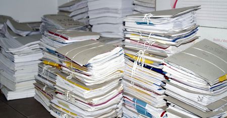 Zatrzymanie pracownika Wojskowego Biura Historycznego: Tysiące tajnych dokumentów i materiały z pornografią dziecięcą