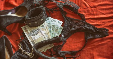 Ktoś kupił użytkownikom Allegro gadżety erotyczne. Za ich własne pieniądze