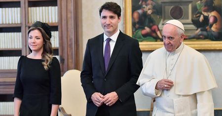 Przystojny Justin Trudeau i jego urocza żona spotkali się z papieżem Franciszkiem (ZDJĘCIA)