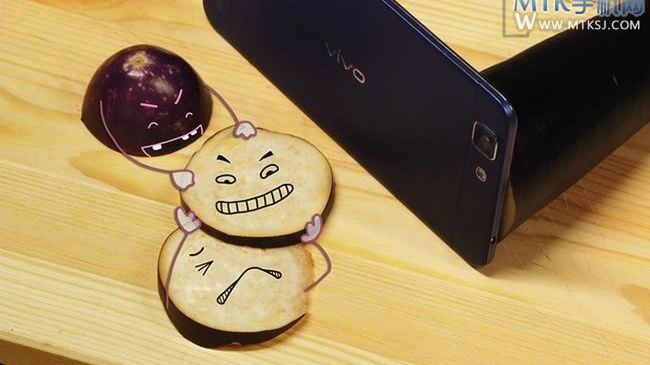 W skrócie: cena LG G2, zegarek Galaxy Gear we wrześniu i zabawne zdjęcia promocyjne najcieńszego smartfona świata 1