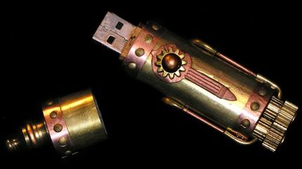 Bardzo drogi pendrive w stylu steampunk 1