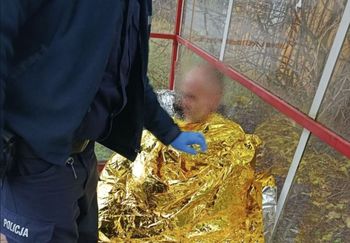 Małogoszcz: 51-latek zabłądził. Pomogli policjanci