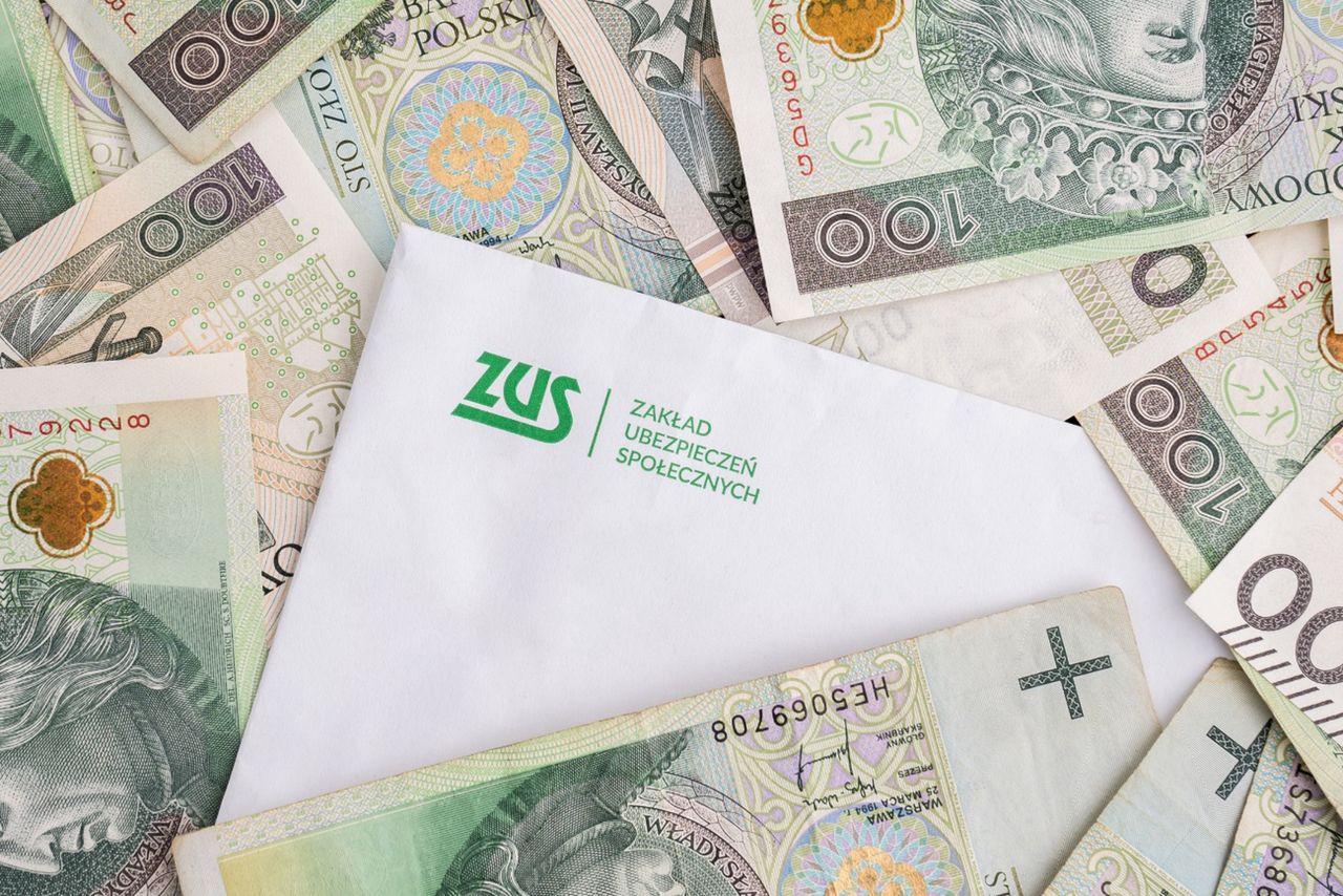 Zmiany terminów wypłat 800 plus w październiku 2025 r. Sprawdź, żeby ZUS cię nie zaskoczył