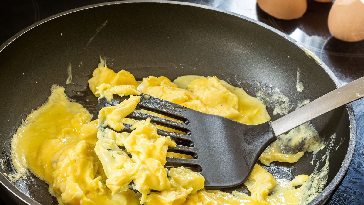 Przyrządy kuchenne z czarnego nylonu pod wpływem wysokiej temperatury mogą wytwarzać toksyczne substancje