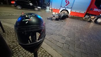 Nocny wypadek we Wrocławiu. Motocyklista wjechał w bariery, zginął na miejscu