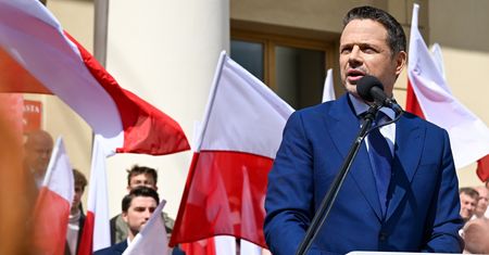 "Żeby mówić o konstytucji". Trzaskowski wbija szpilkę prezydentowi