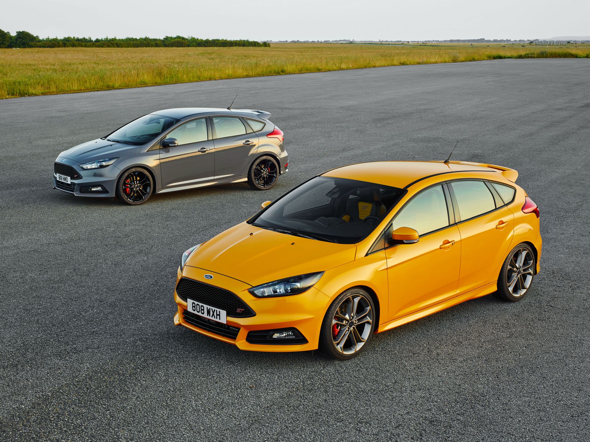 Ford Focus ST po liftingu w 2015 roku wygląda lepiej, choć opinie o prowadzeniu ma z reguły nieco gorsze. Rzekomo jest bardziej "sztuczny".