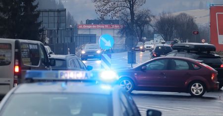 Na Podhalu kierowca straszył przechodniów i dzieci. Obrzucał ich jajkami