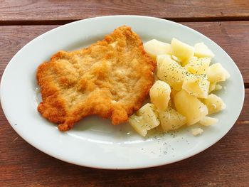 Skończ z używaniem bułki tartej do schabowych. Z tym składnikiem będą lżejsze i 3 razy bardziej chrupiące