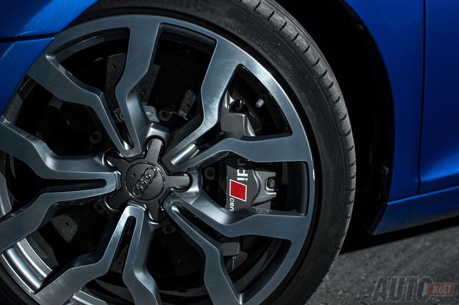 Opcjonalne hamulce węglowo-ceramiczne w Audi R8 V10 kosztują 51 490 zł (fot. Mariusz Zmysłowski)