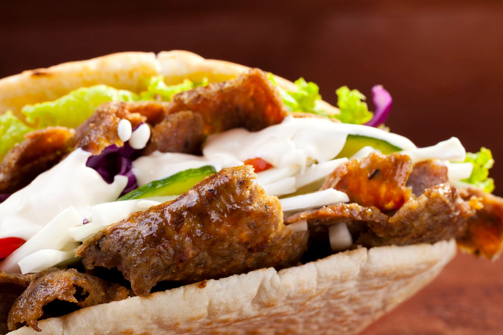 Kebaba w fast foodzie kupimy za ok. 10 zł 