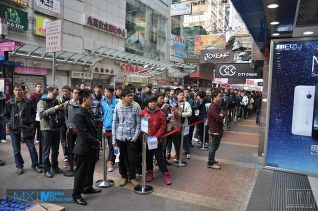 Premiera Meizu MX - wielkie kolejki za chińską "podróbką" iPhone'a