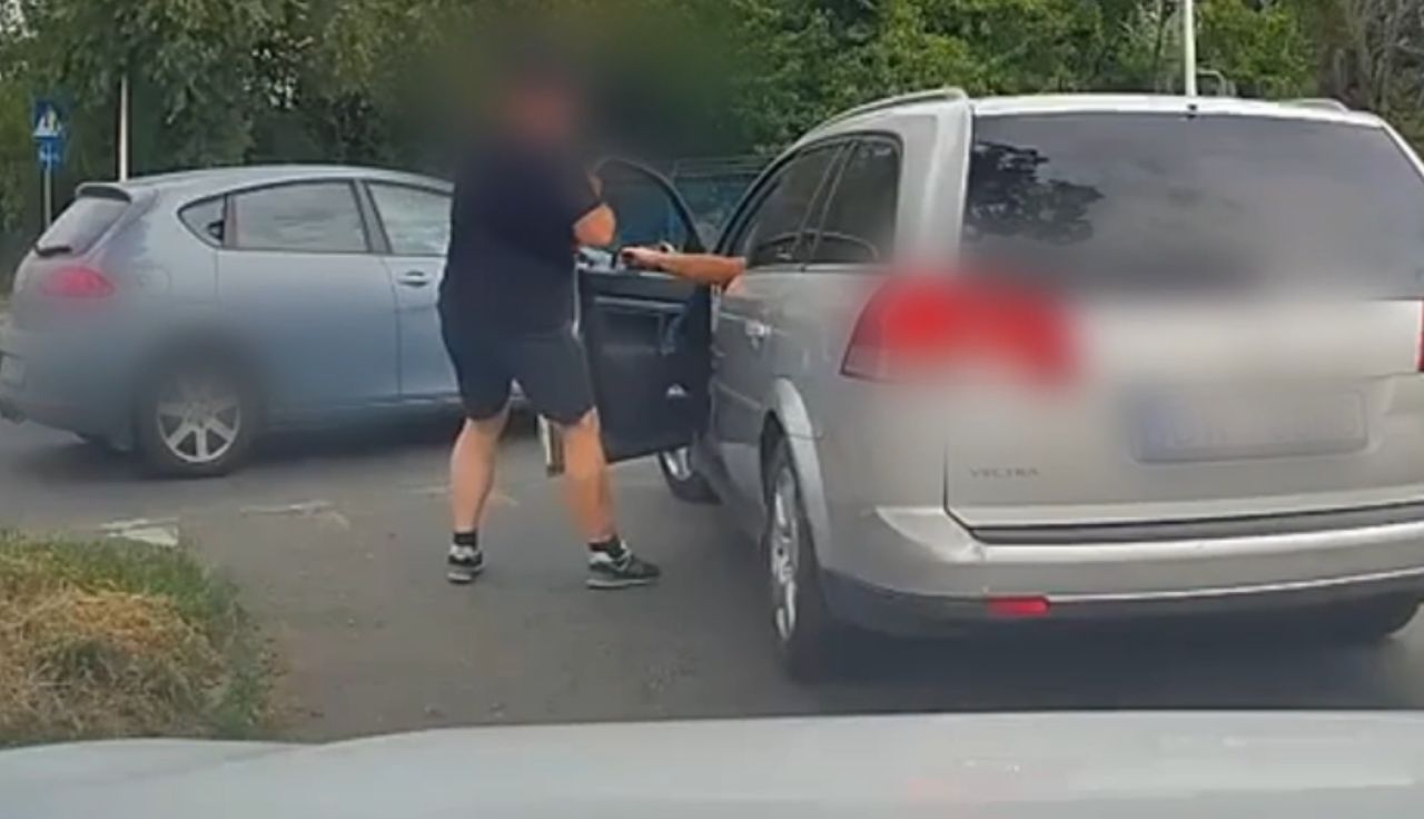 Ruszył w stronę auta. Ukrainiec próbował się wyrwać. Nagranie