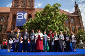 Toruń świętuje z Uniwersytetem: Senat UMK obradował na Rynku Staromiejskim