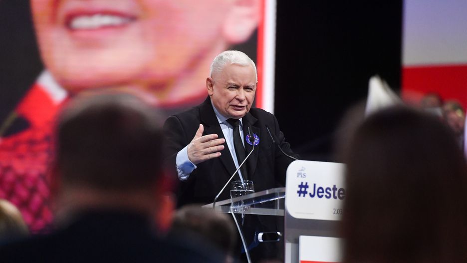 Szeligi, 02.03.2024. Prezes PiS Jarosław Kaczyński przemawia na konwencji samorządowej Prawa i Sprawiedliwości w Szeligach pod Warszawą, 2 bm. (aldg) PAP/Piotr Nowak