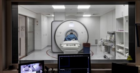 COVID "zżera" mózg. Prof. Rejdak: Zaburzenia mózgowe mogą utrzymywać się najdłużej